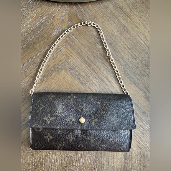 SOLD‼️‼️🍓🍉$155 Louis Vuitton Sarah International Long Wallet - Picture 4 of 16
